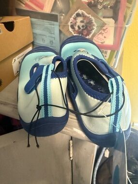 Kids Lightweight Water Shoes - Blue/Light Blue size 13/1